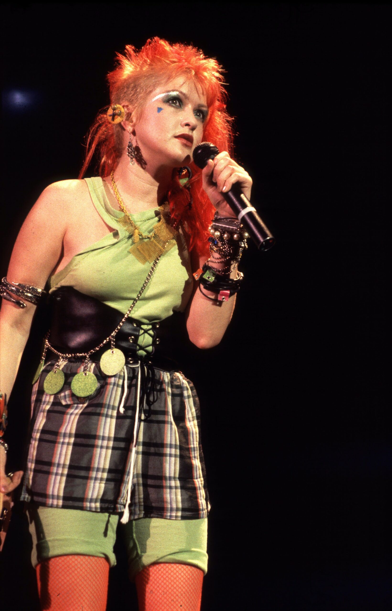 Cyndxi Lauper Performing