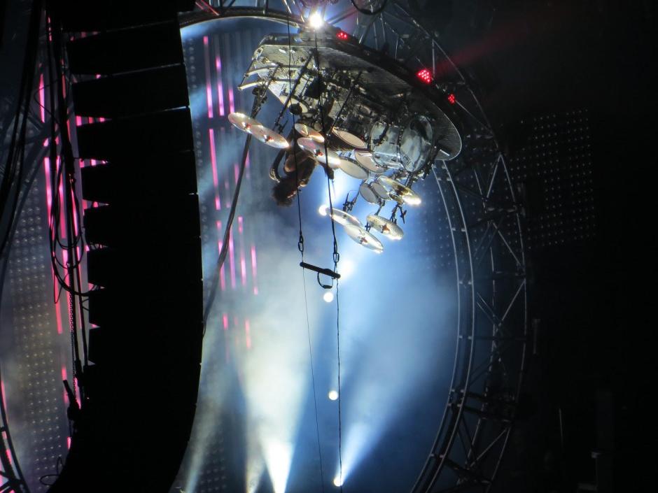 Tommy Lee Fall from Rotating Drum Kit